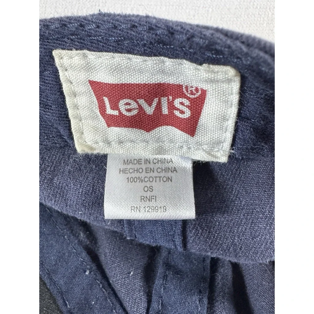 Levi's Batwing Baseball cap - adjustable strap one size with red logo (Navy)